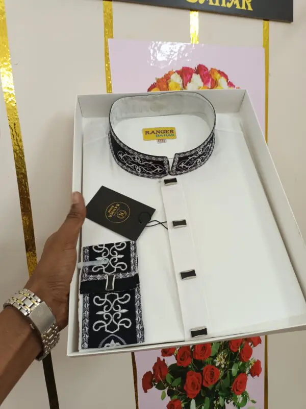 আকর্ষণীয় এমব্রয়ডারি পাঞ্জাবি