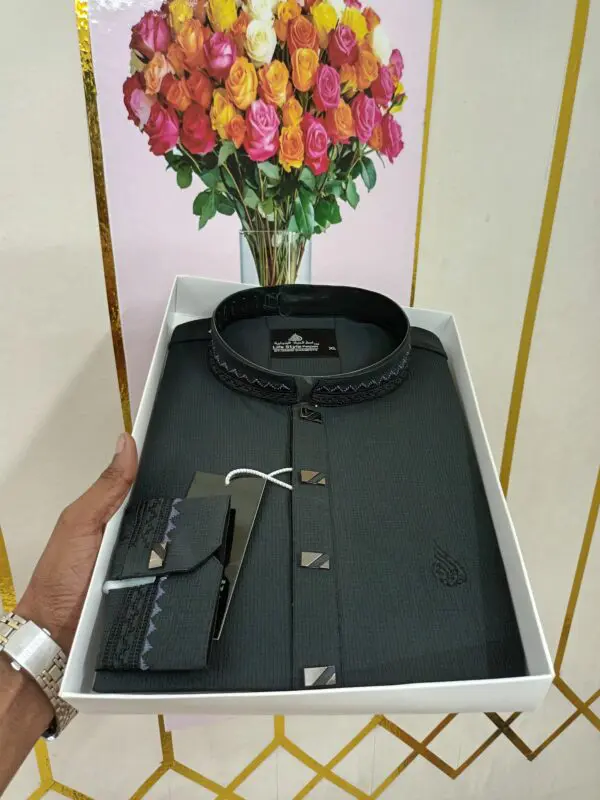 আকর্ষণীয় এমব্রয়ডারি পাঞ্জাবি - Image 3